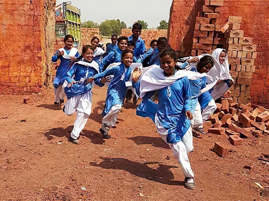 school girls fun pakistan